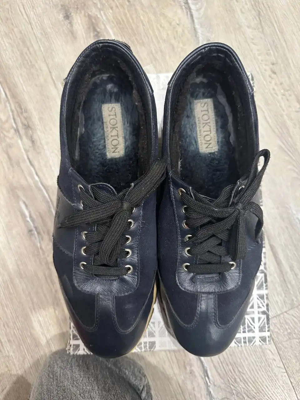 Продам мужские зимние кроссовки 44 размер