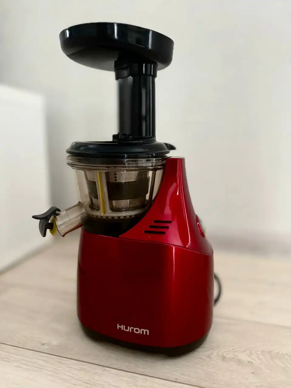 Соковыжималка Hurom