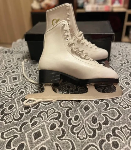 Фигурные коньки 34-35 размера - Инструменты в Казань