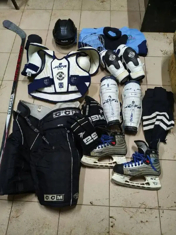 Продам хоккейную форму, полный комплект - Спортивный инвентарь (Хобби и отдых) в Казань