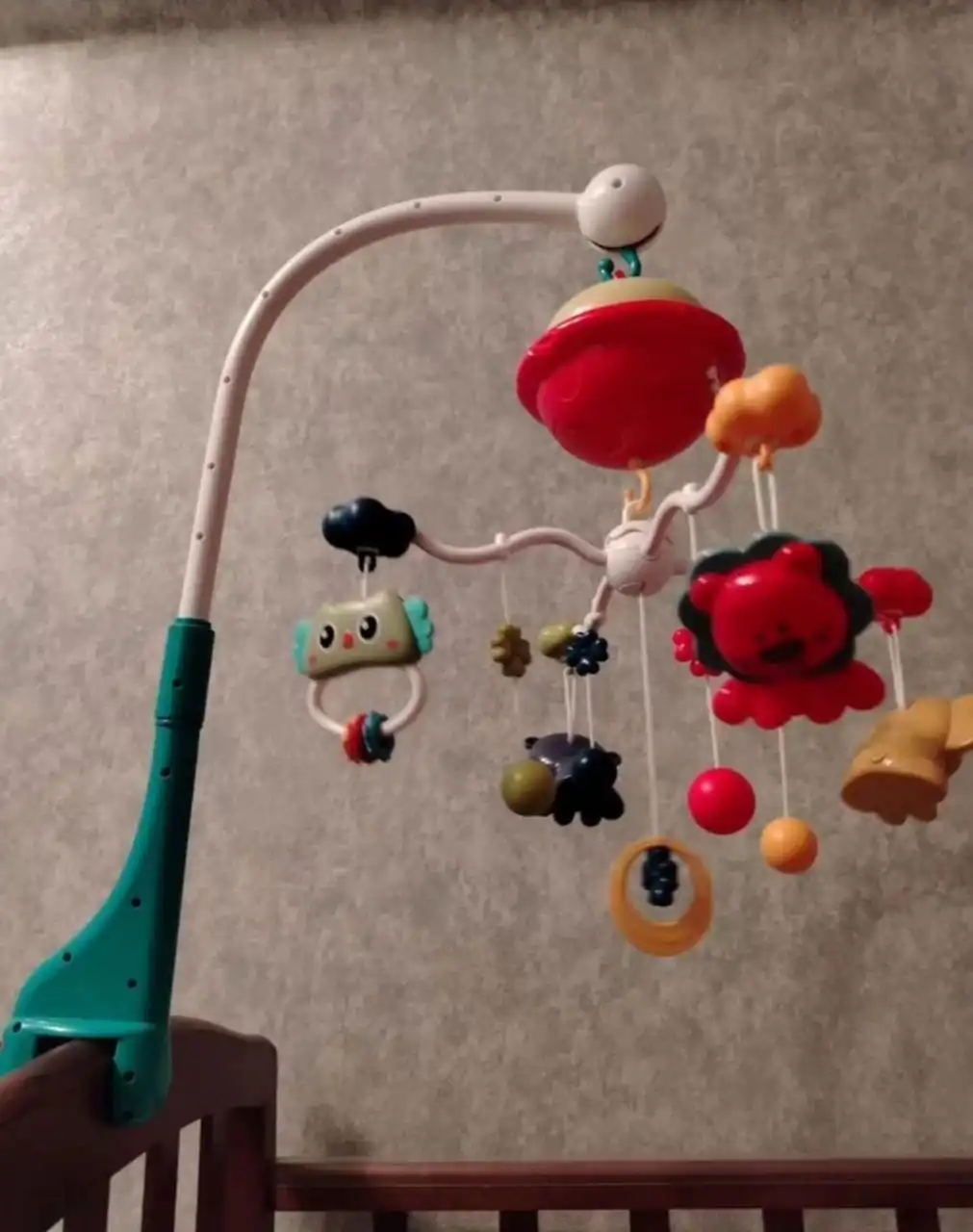 Музыкальный мобиль на кровать