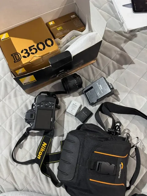 Продам зеркальный фотоаппарат Nikon D3500 Kit 18-55mm с аксессуарами - частное объявление в Казань