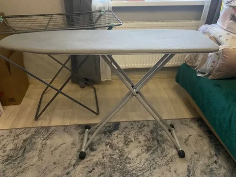 Гладильная доска с рабочим утюгом - Посуда и кухонные принадлежности в Казань