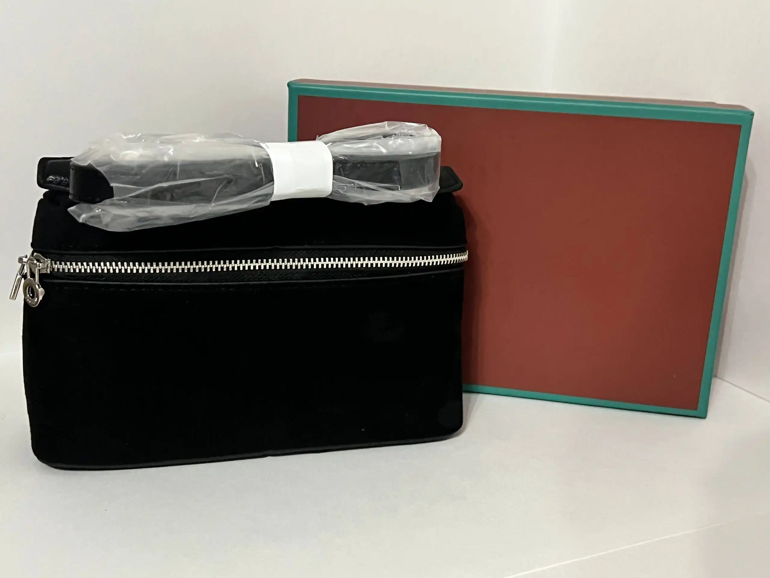 Женская сумка Loro Piana из велюра - Сумки и аксессуары (Одежда) в Казань