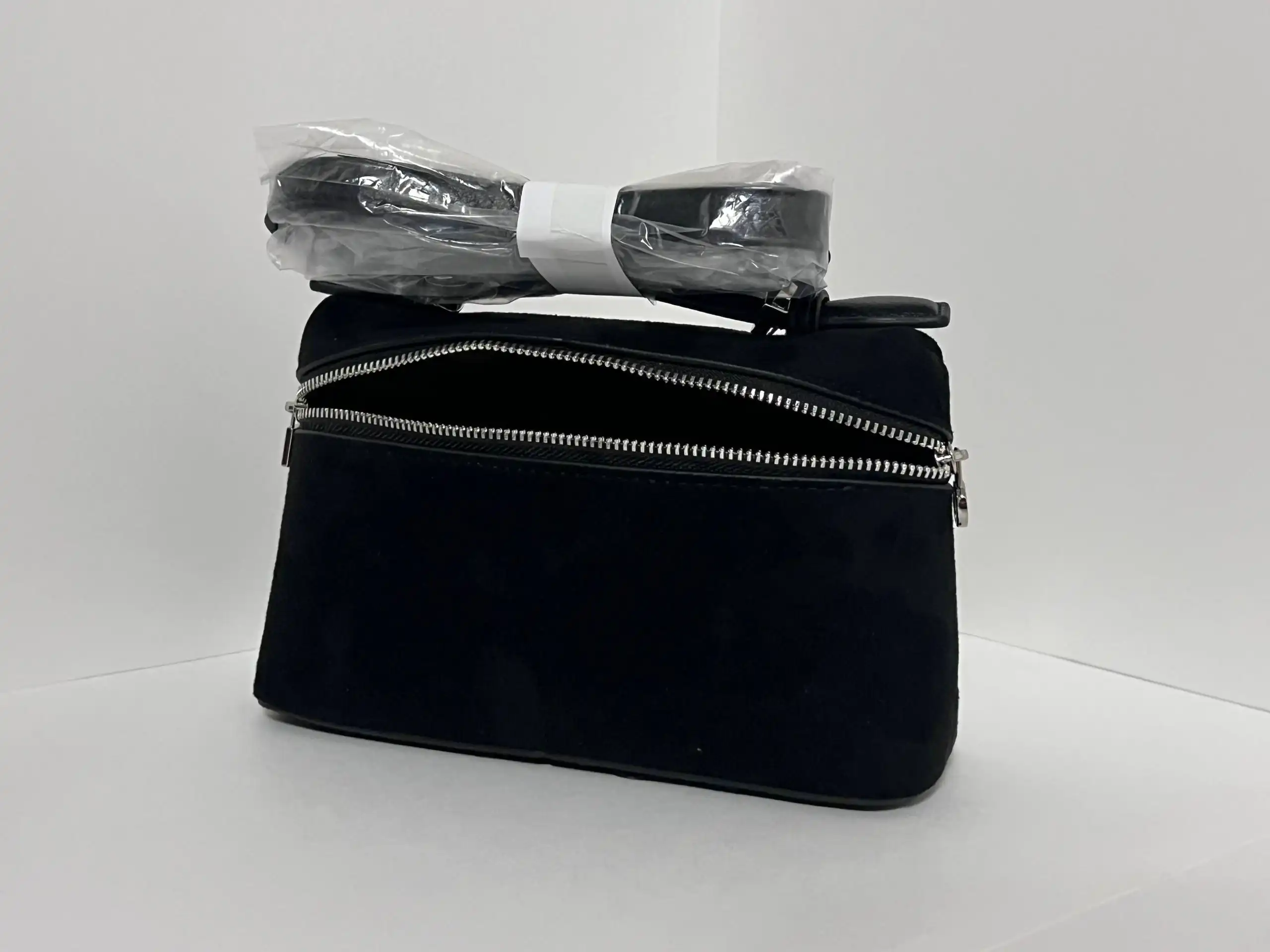 Женская сумка Loro Piana из велюра - Сумки и аксессуары (Одежда) в Казань