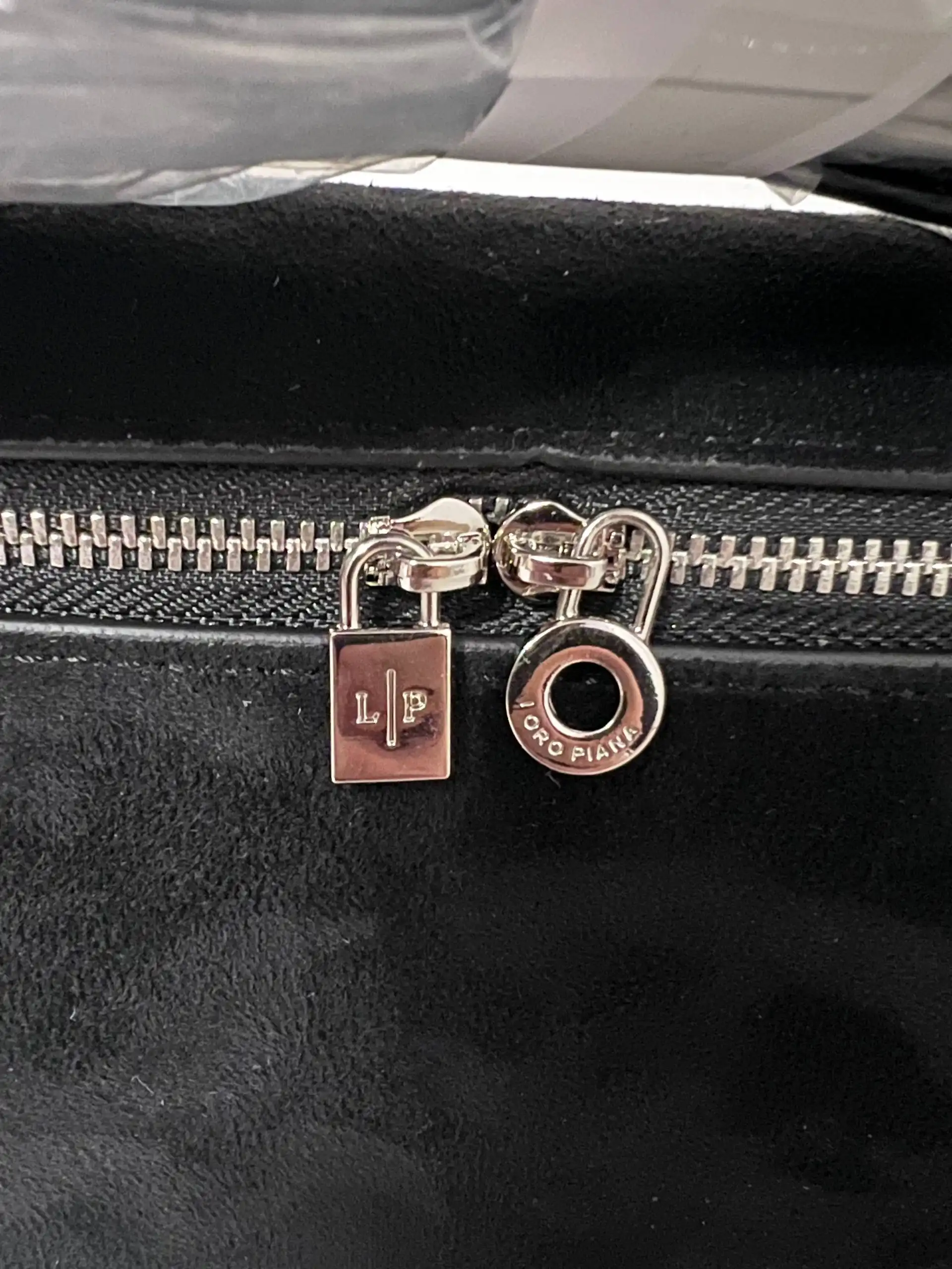 Женская сумка Loro Piana из велюра - Сумки и аксессуары (Одежда) в Казань