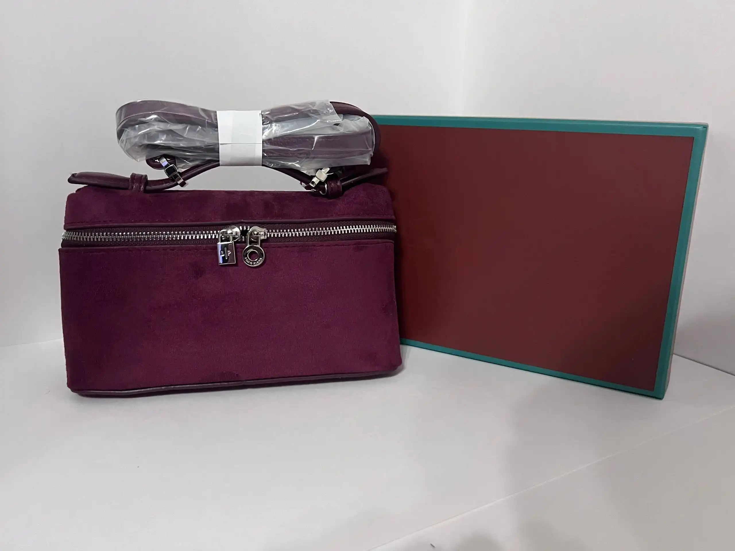 Женская сумка Loro Piana из велюра - Сумки и аксессуары (Одежда) в Казань