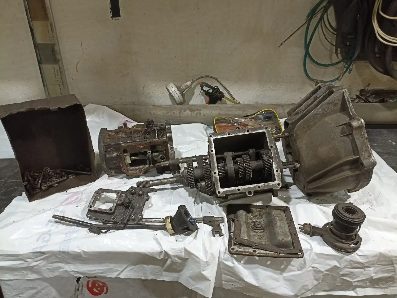 МКПП 5 ст. от Ford Bronco 2 на запчасти или под ремонт - Трансмиссия (Запчасти) в Екатеринбург