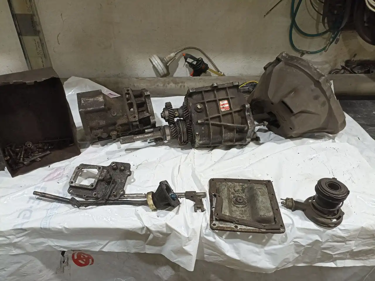 МКПП 5 ст. от Ford Bronco 2 на запчасти или под ремонт - Трансмиссия (Запчасти) в Екатеринбург