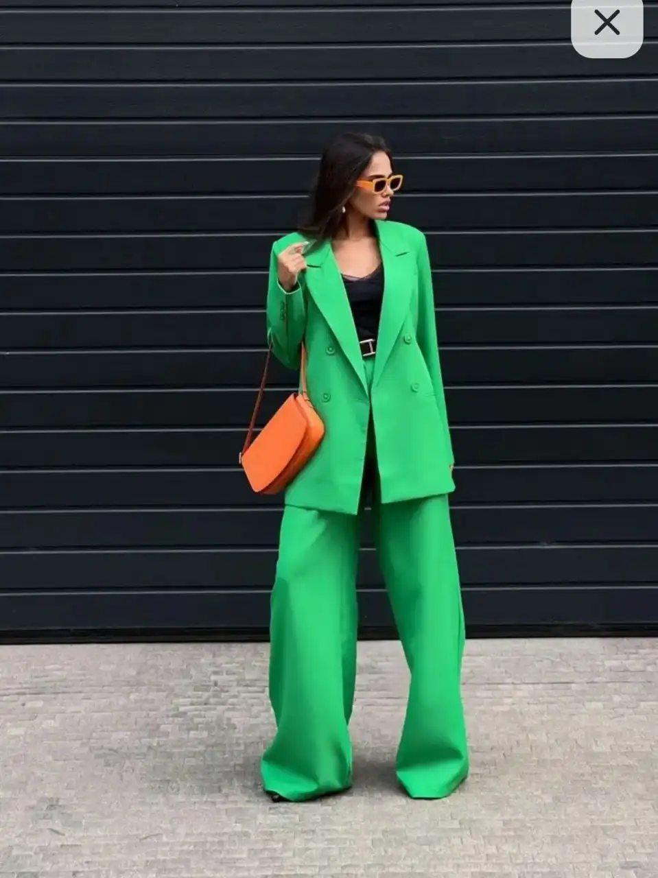 Продам красивый стильный костюм размер 44 - Костюмы (Одежда) в Казань