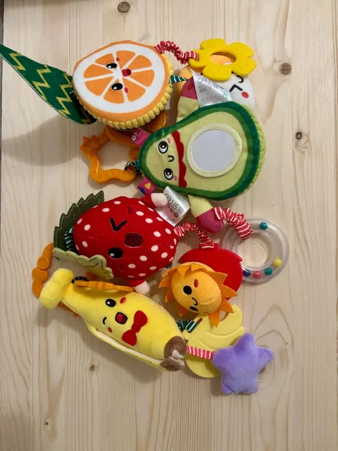 Игрушки подвесные с царапинами - Товары для детей в Казань