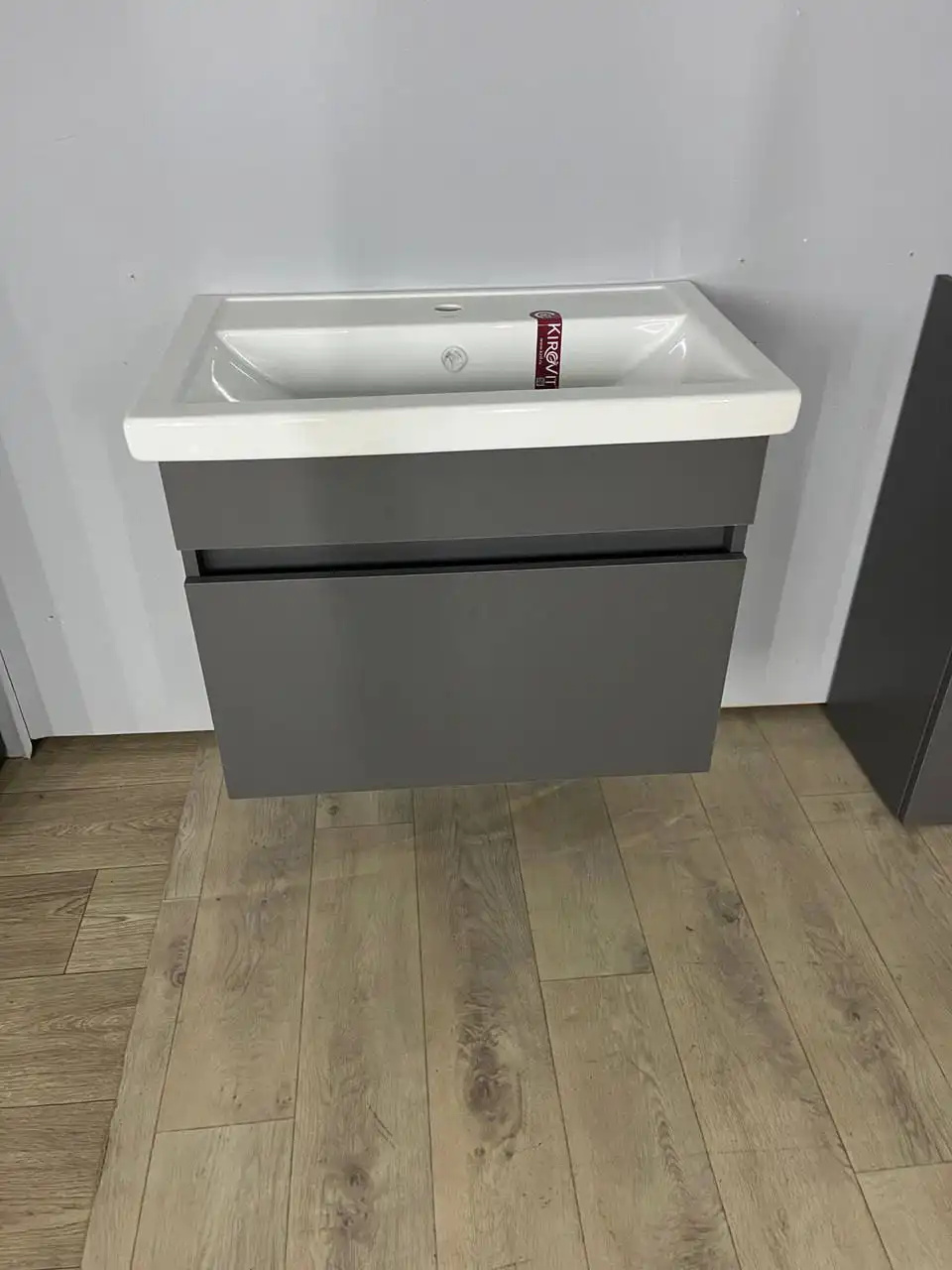 Новая раковина с тумбой графит Леман и дополнительные шкафы - Сантехника (Для дома и дачи) в Казань