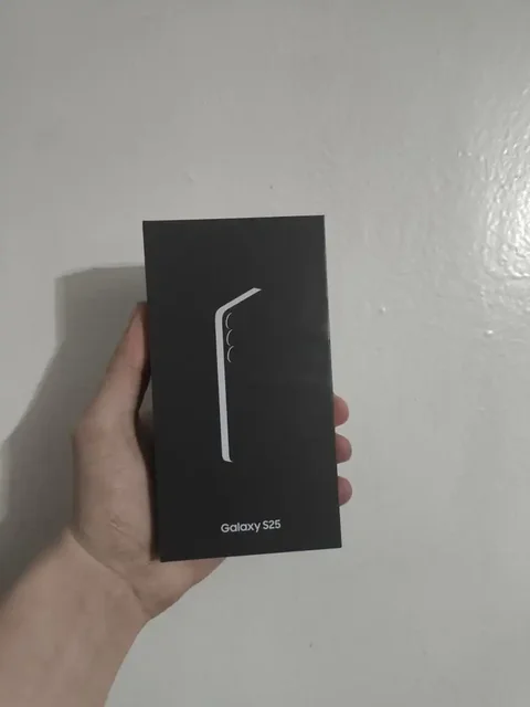 Продам Samsung Galaxy S25 12/128 Голубой - Компьютеры и комплектующие в Казань