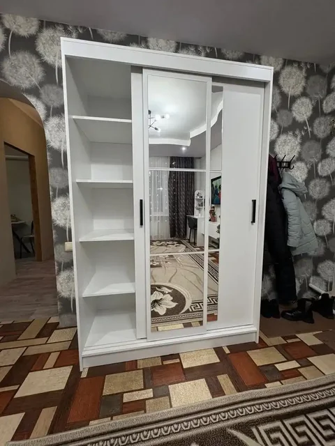Продам шкаф-купе белый с зеркалом - Для дома и дачи в Казань