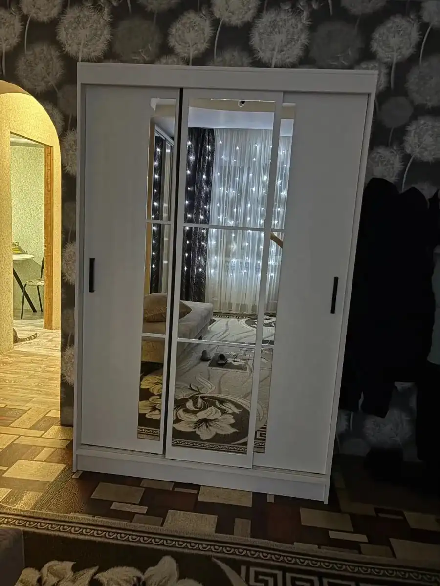 Продам шкаф-купе белый с зеркалом - Мебель (Для дома и дачи) в Казань