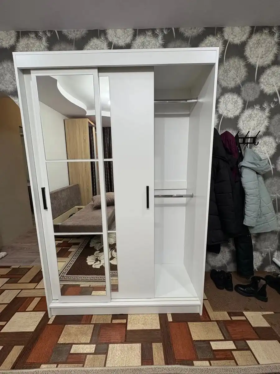 Продам шкаф-купе белый с зеркалом - Мебель (Для дома и дачи) в Казань