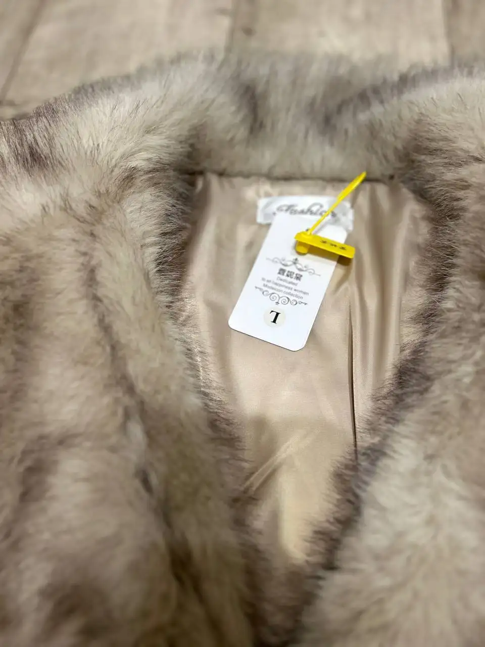 Шуба из искусственного меха серо-коричневого цвета - Верхняя одежда (Одежда) в Казань