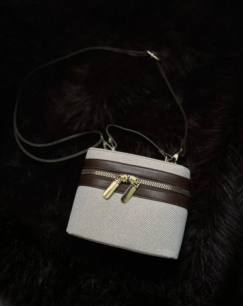 Классные сумочки в коричневом и черном цвете - Аксессуары (Одежда) в Казань