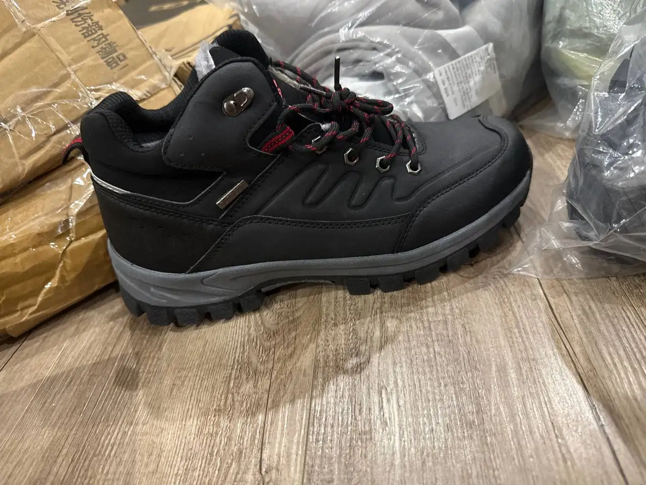 Продам новые кроссовки на меху размер 41 - Обувь (Одежда) в Казань