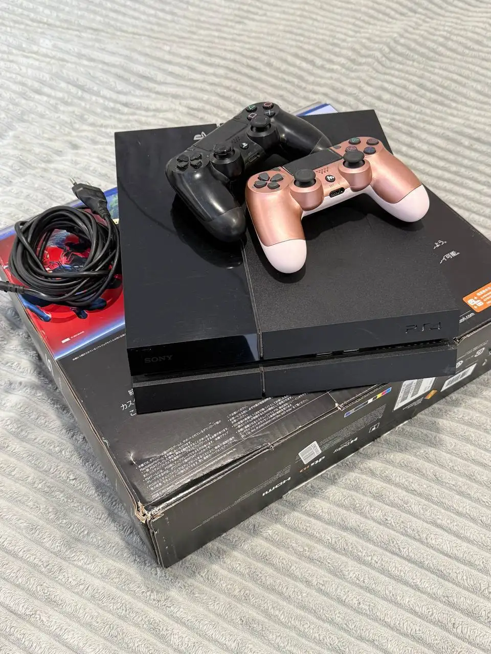 Продажа игровой приставки Sony PlayStation 4 500 ГБ с аксессуарами и играми - Игровые приставки (Электроника) в Казань