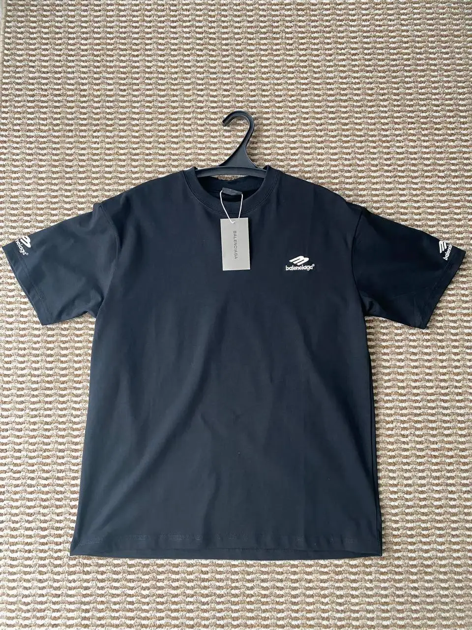 Продажа футболок и стульев - Барахолка в Казань