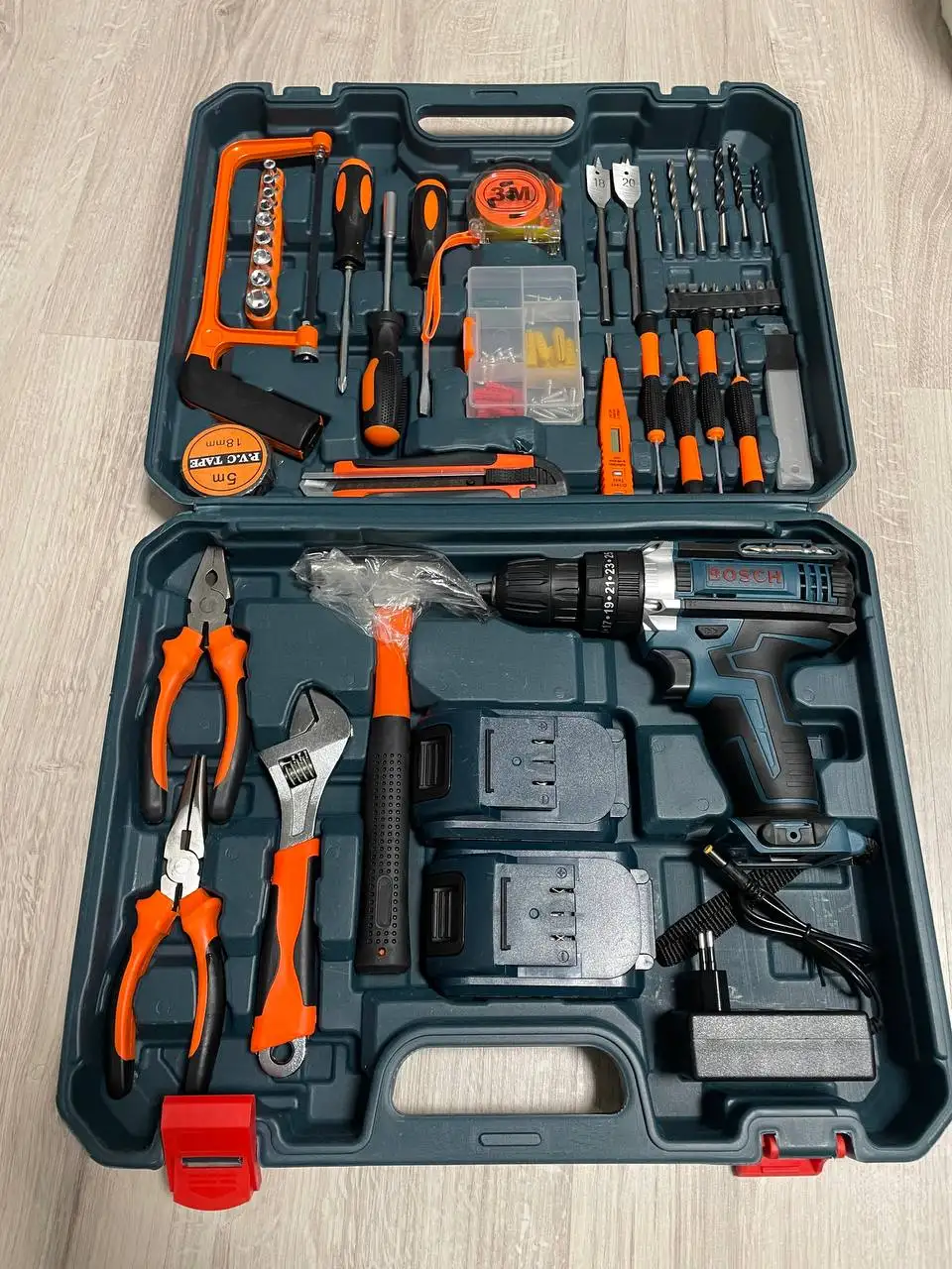 Набор инструментов и аккумуляторная дрель-шуруповерт Bosch - Электроинструменты (Инструменты) в Казань