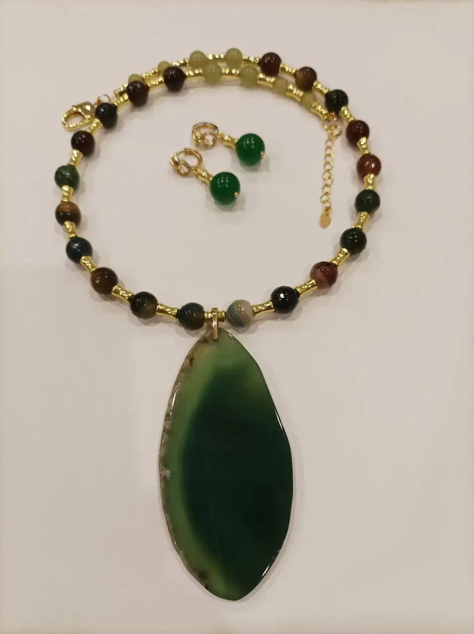 Коллекция чокеров с кулонами из срезов природных агатов - Украшения (Барахолка) в Казань