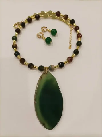 Коллекция чокеров с кулонами из срезов природных агатов - Косметика и парфюмерия в Казань