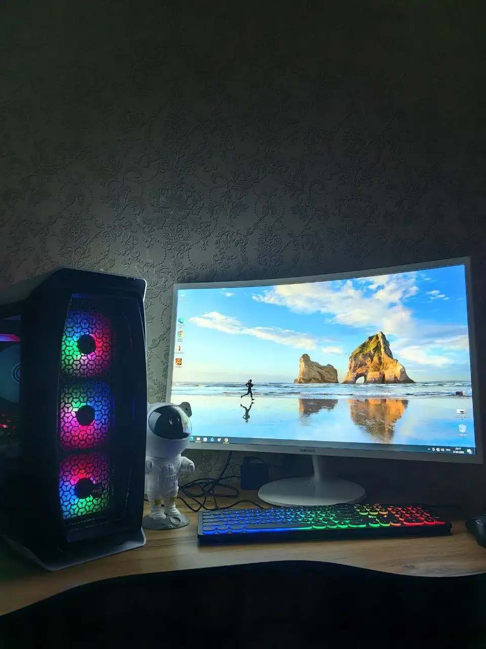 Продажа игрового системного блока и монитора Samsung - Компьютеры и комплектующие (Электроника) в Казань