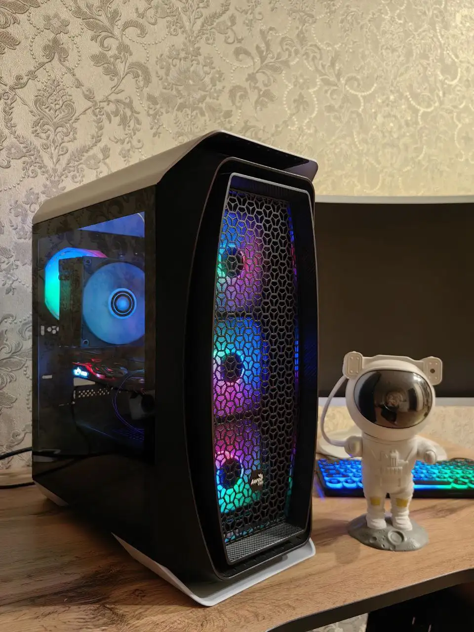 Продажа игрового системного блока и монитора Samsung - Компьютеры и комплектующие (Электроника) в Казань