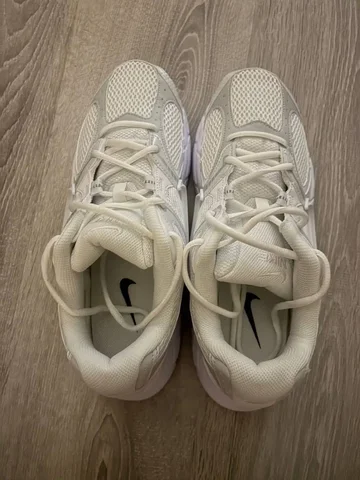 Продам оригинальные кроссовки Nike - Жилетки в Казань