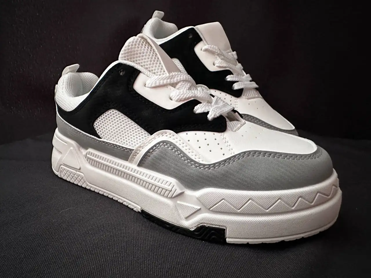 Продам кроссовки новые в коробке - Обувь (Одежда) в Казань