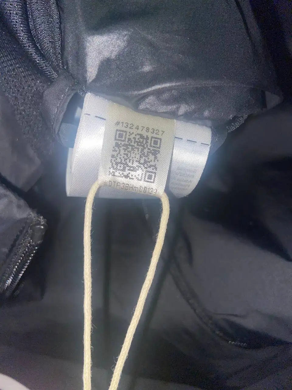 Ветровка адидас оригинал размер М - Верхняя одежда (Одежда) в Казань