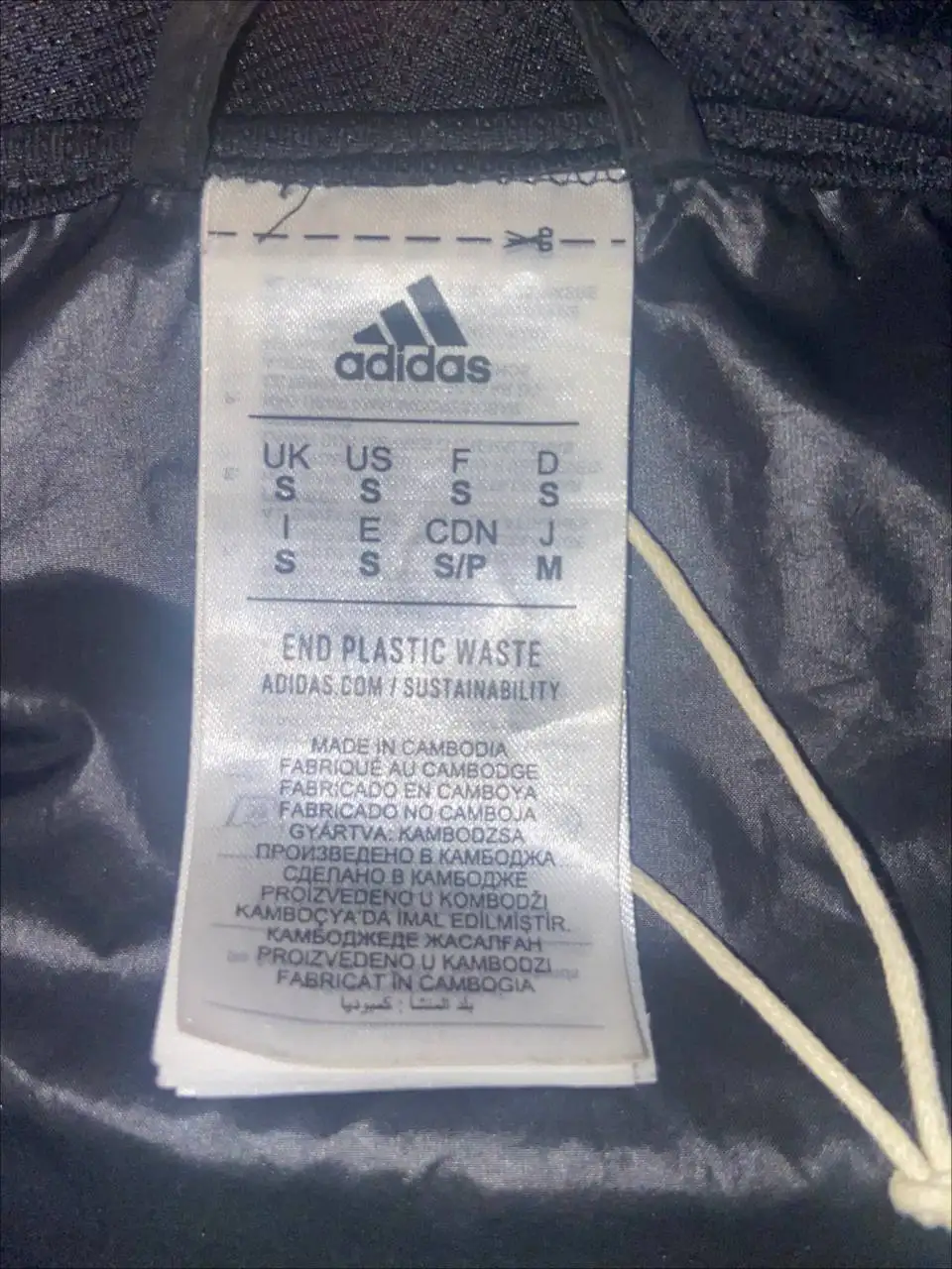 Ветровка адидас оригинал размер М - Верхняя одежда (Одежда) в Казань