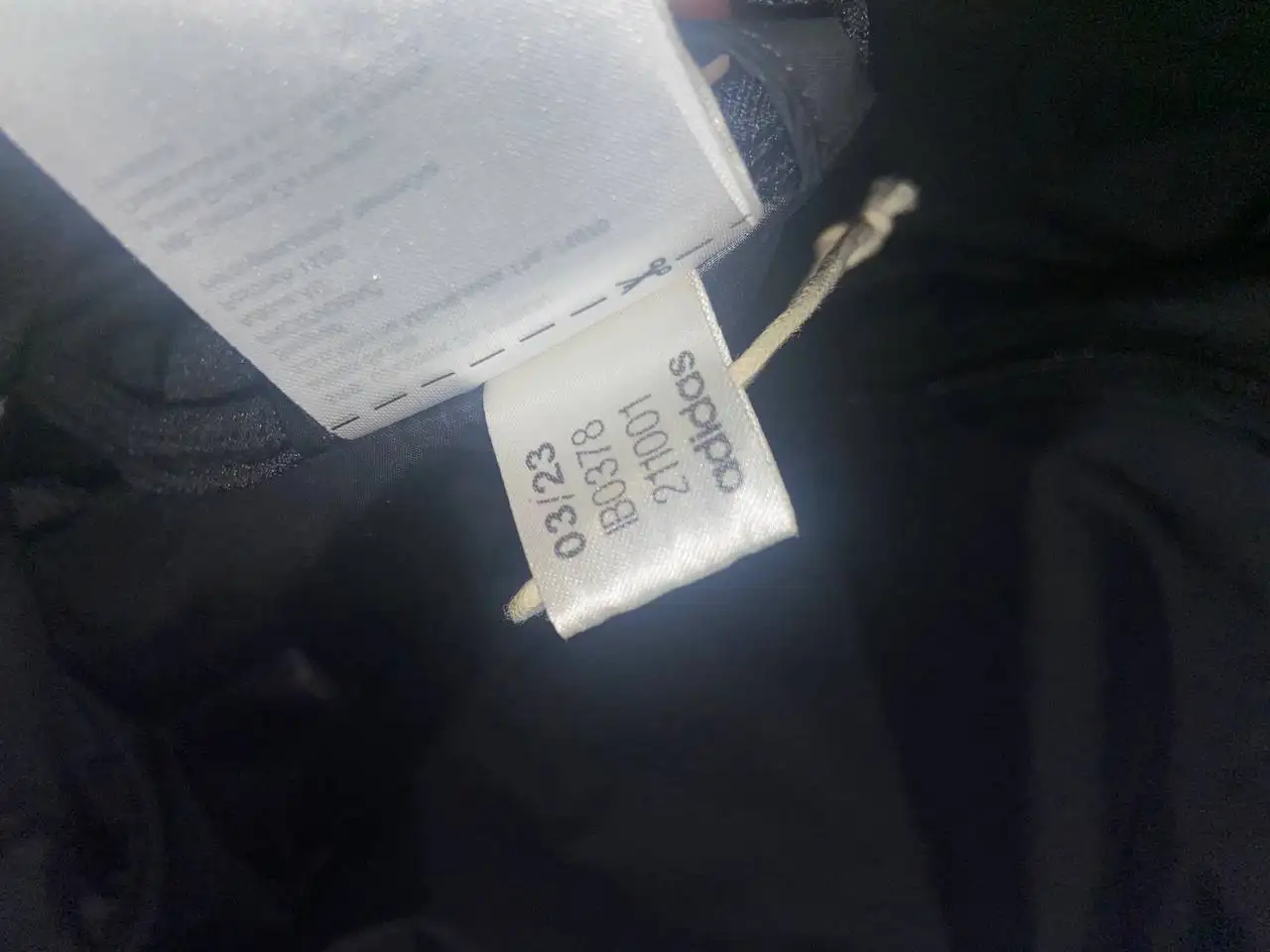 Ветровка адидас оригинал размер М - Верхняя одежда (Одежда) в Казань