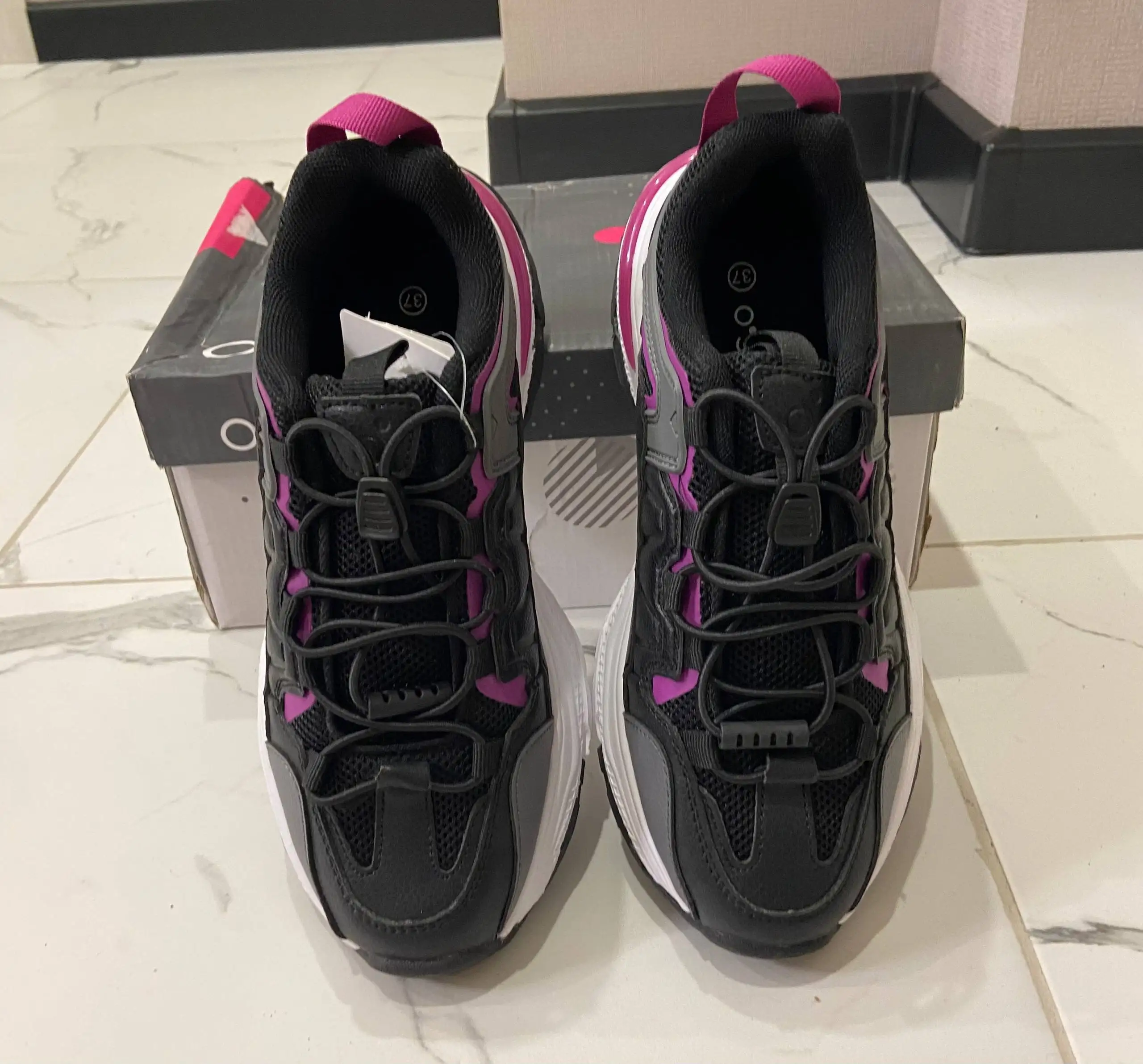 Продам кроссовки размер 37 - Обувь (Одежда) в Казань