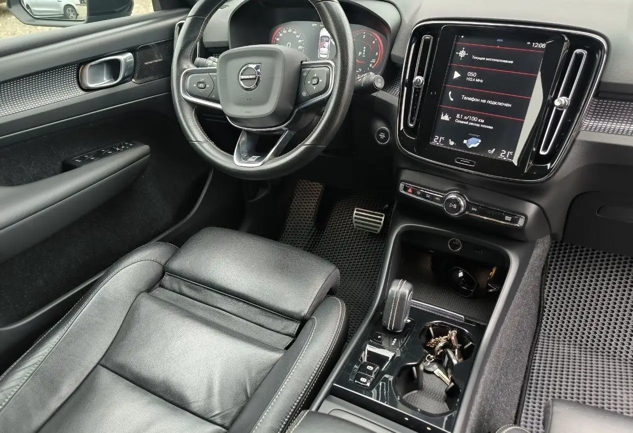 Volvo XC40 2018 года в отличном состоянии - Внедорожники, кроссоверы (Авто) в Казань