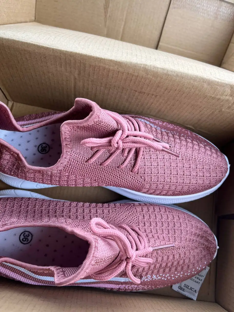 Продам новые кроссовки размеры 36-40 - Обувь (Одежда) в Казань