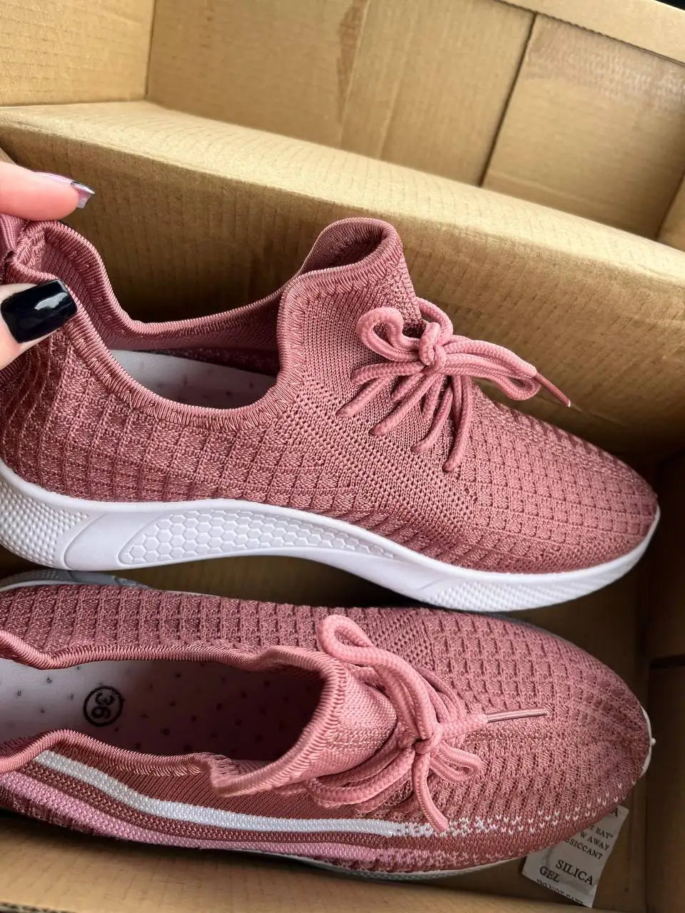 Продам новые кроссовки размеры 36-40 - Обувь (Одежда) в Казань