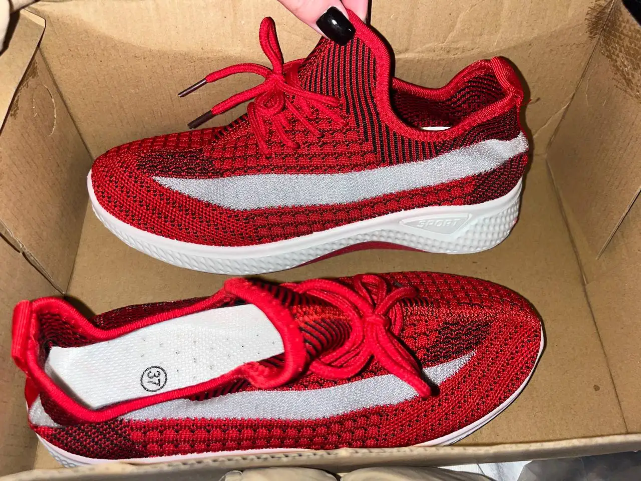 Продам новые кроссовки размеры 36-40 - Обувь (Одежда) в Казань