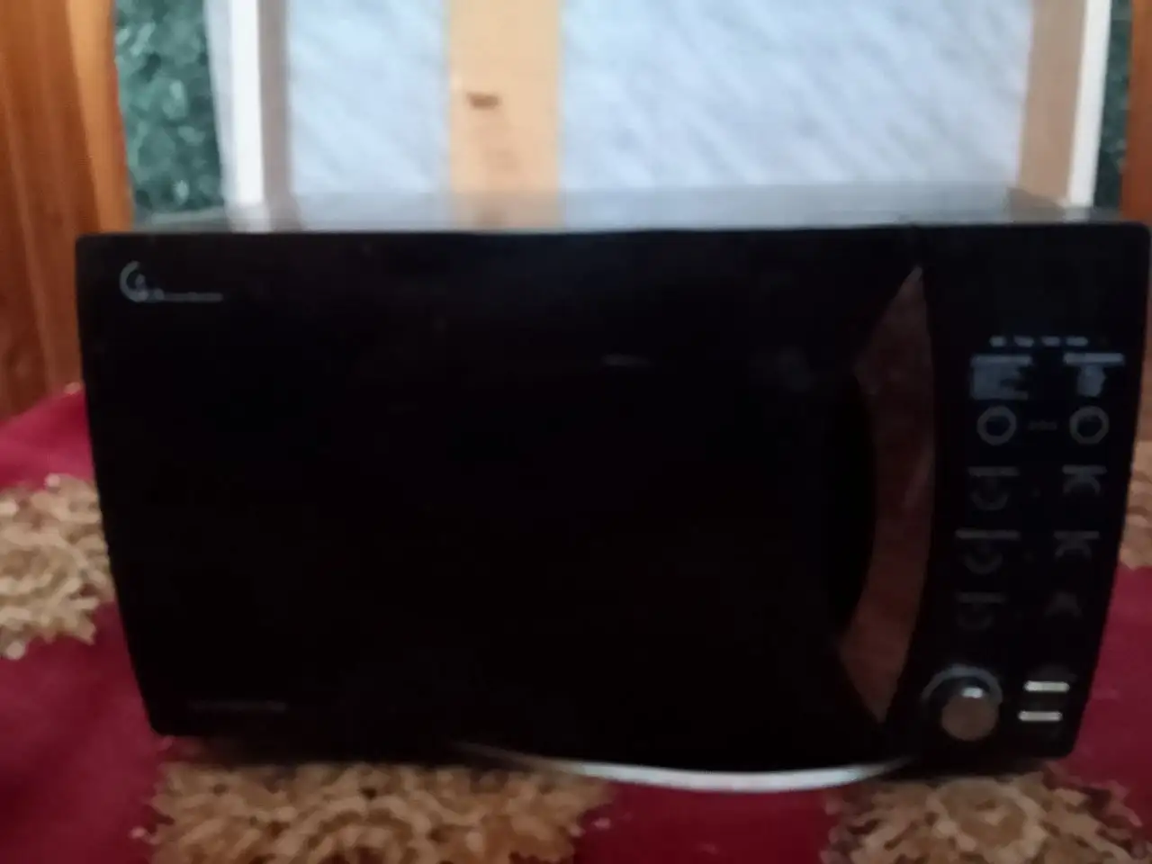 Продам микроволновку с вмятиной - Бытовая техника (Электроника) в Казань