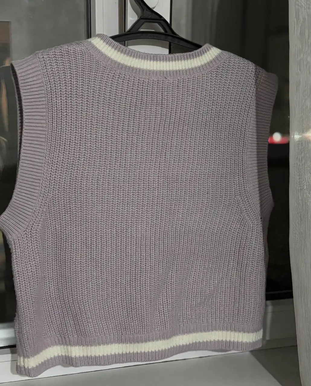 Продам вязаную жилетку - Верхняя одежда (Одежда) в Казань