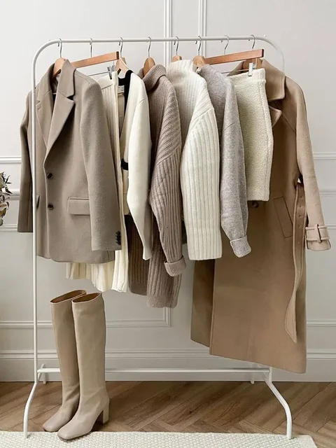 Одеяла, вешалки, женская одежда в дар нуждающимся - Отдам даром в Казань