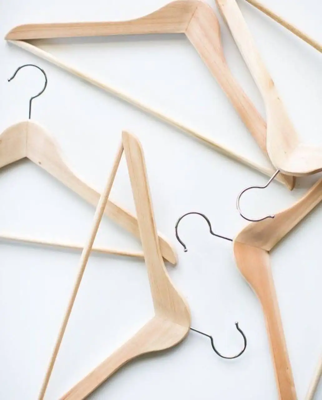 Одеяла, вешалки, женская одежда в дар нуждающимся - Отдам даром (Барахолка) в Казань