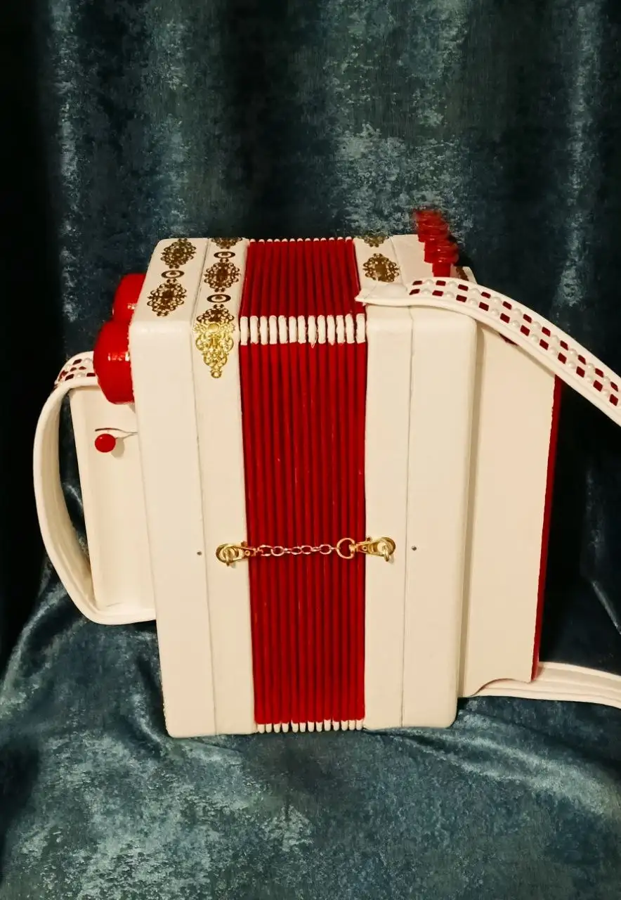 Продажа уникальной тальянки ручной работы - Музыкальные инструменты (Хобби и отдых) в Казань