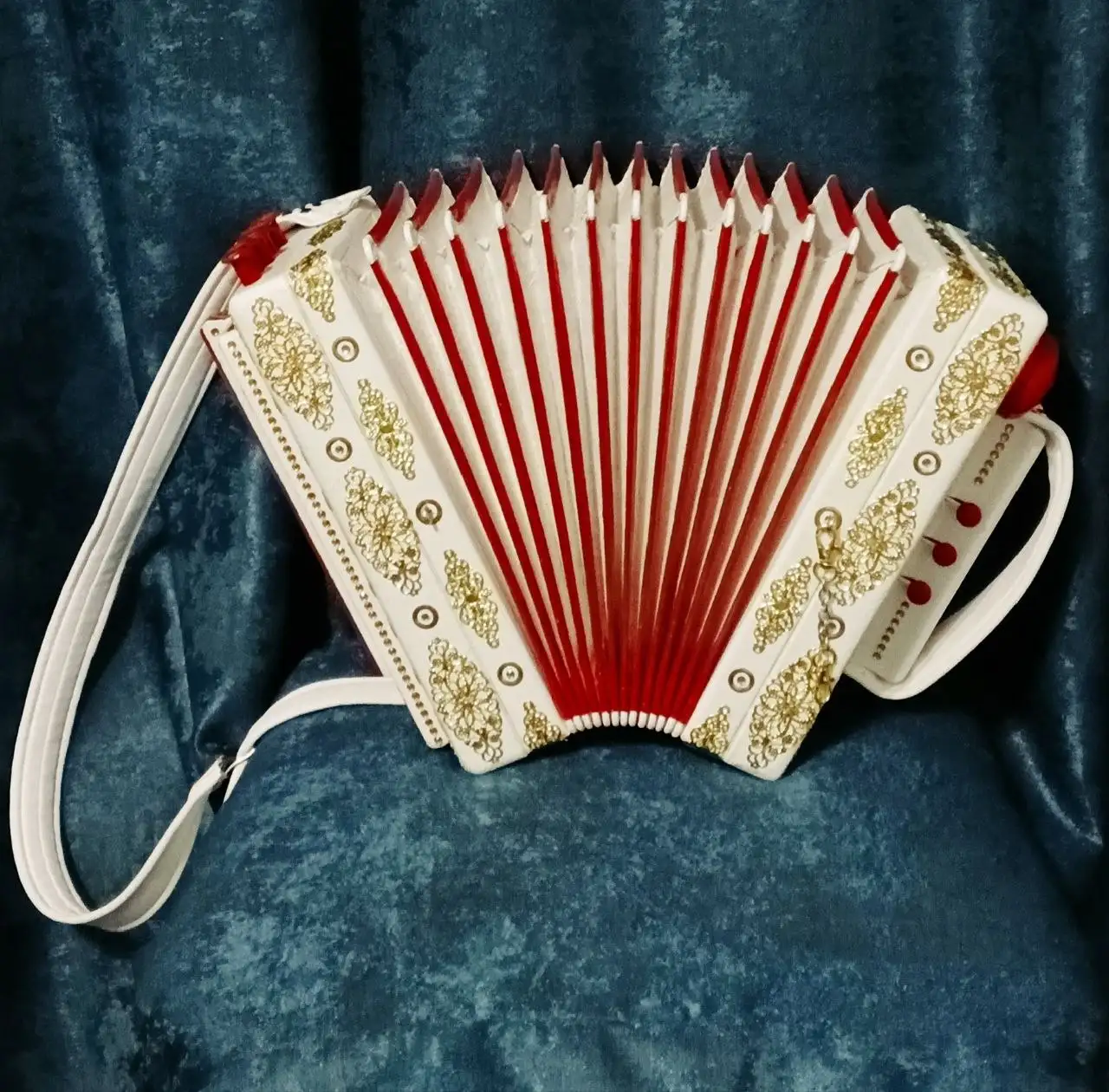 Продажа уникальной тальянки ручной работы - Музыкальные инструменты (Хобби и отдых) в Казань