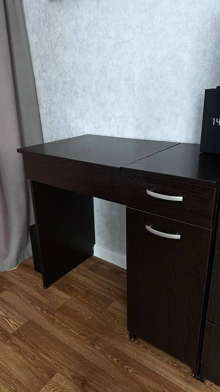 Косметический столик венге 78x87x45 - Мебель (Для дома и дачи) в Казань