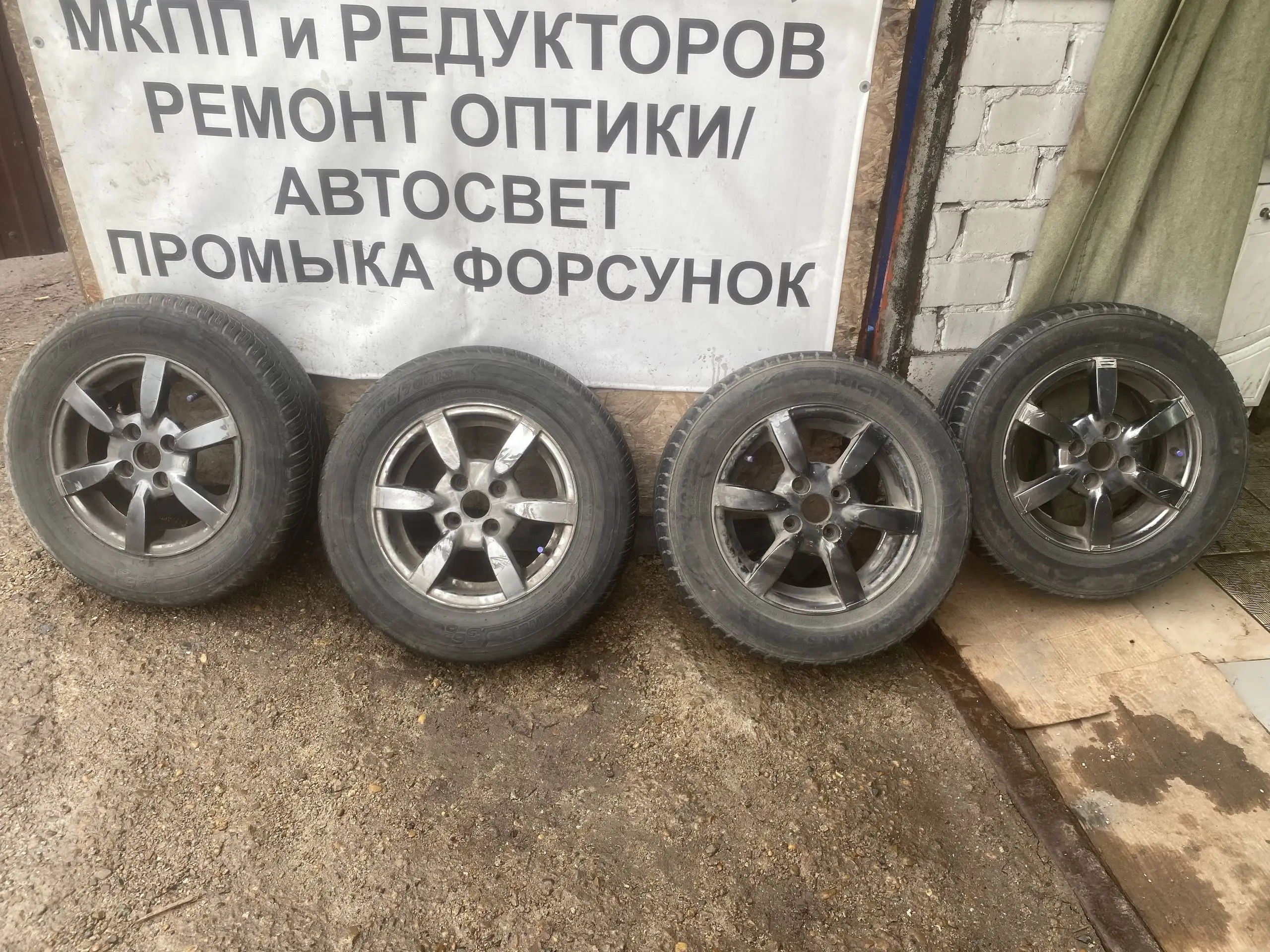 Продажа комплекта колес R13 с Калины - Шины и диски (Запчасти) в Казань