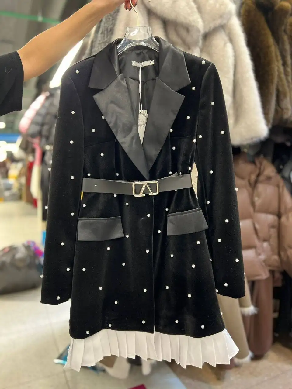 Новое платье 42-44 размера с отстёгивающимися рюшами - Платья (Одежда) в Казань