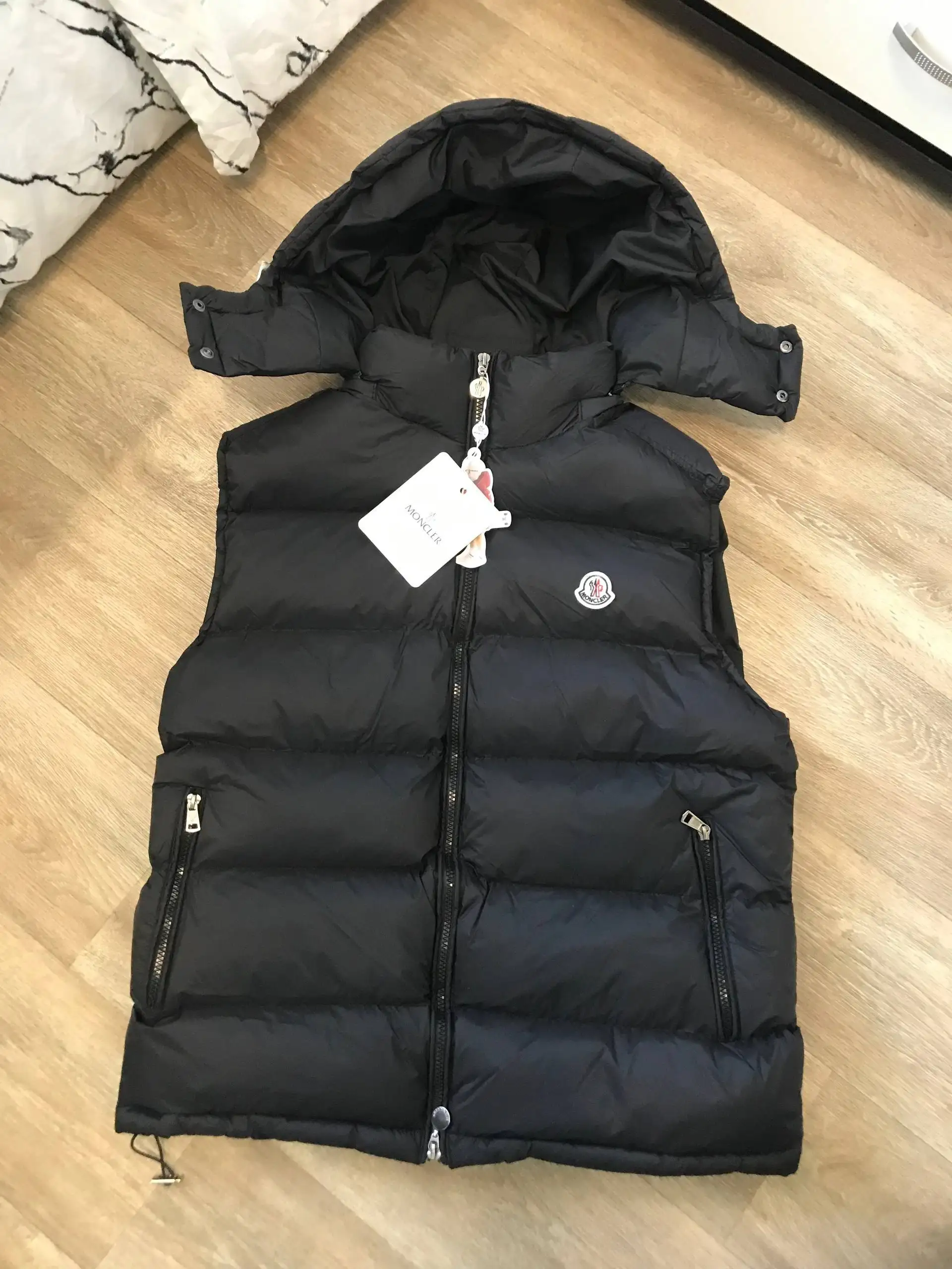 Продажа жилетки Moncler с NFC - Верхняя одежда (Одежда) в Казань